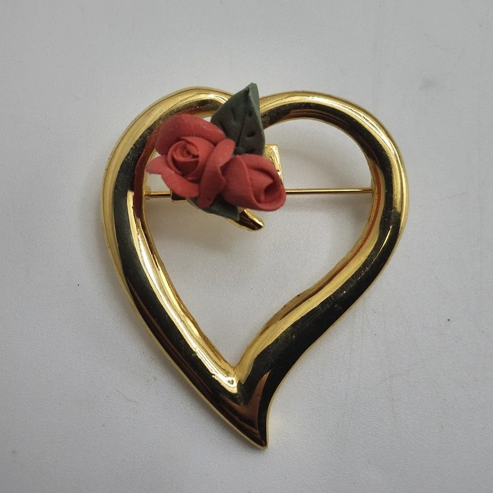 Vintage Gold‎ Tone Heart Red Roses Brooch Pin